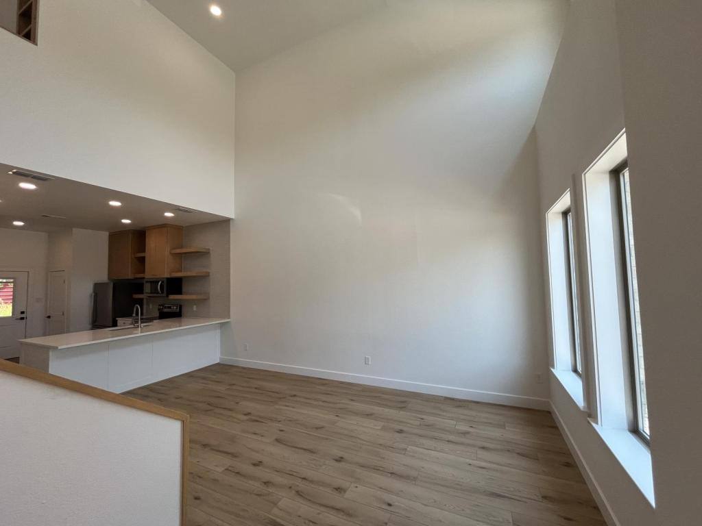 121 Post Oak Rd, Wills Point, TX 75169 - Townhouse for Rent - Image 3
