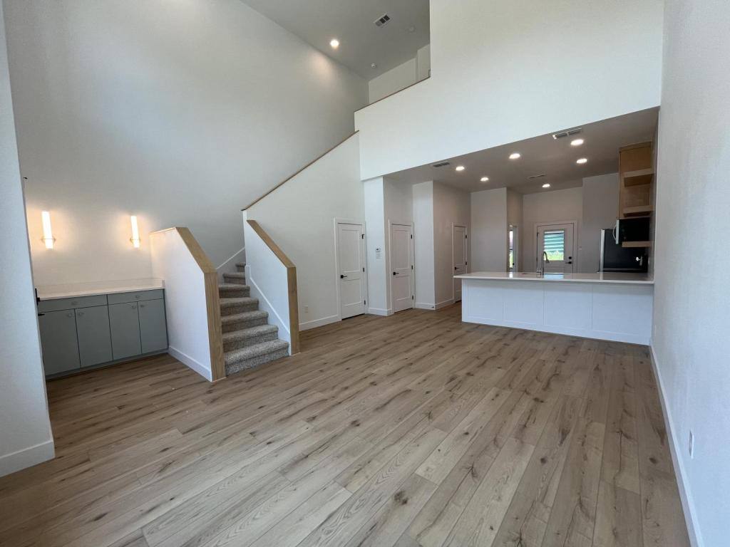 121 Post Oak Rd, Wills Point, TX 75169 - Townhouse for Rent - Image 4