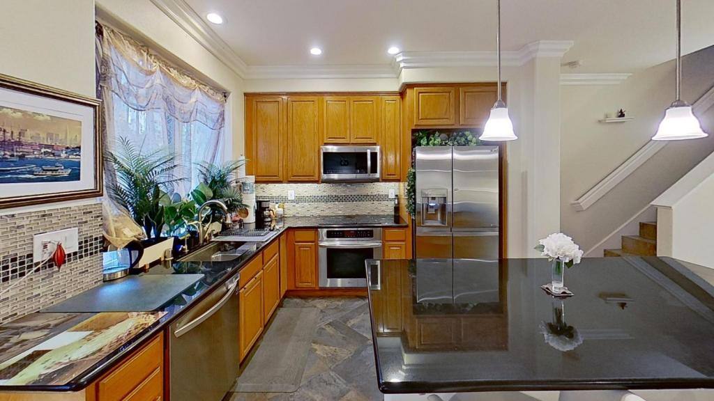 Townhouse for rent at 1042 Chalcedony Terrace, Union City, CA 94587