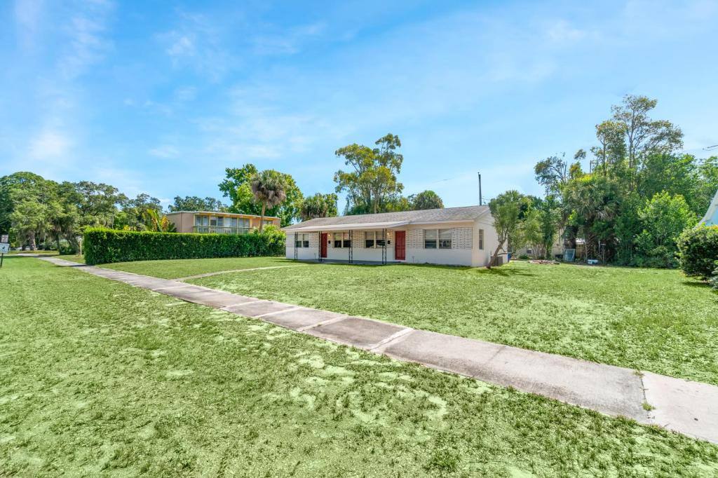 Apartment for rent at 2340 16th Ave, Vero Beach, FL 32960