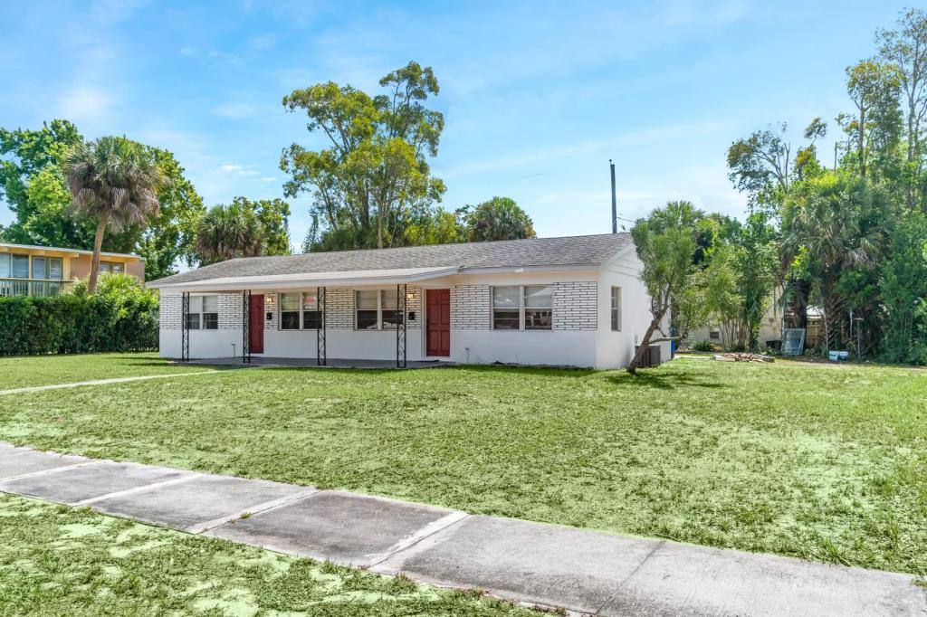 Apartment for rent at 2340 16th Ave, Vero Beach, FL 32960