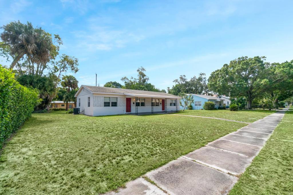 Apartment for rent at 2340 16th Ave, Vero Beach, FL 32960