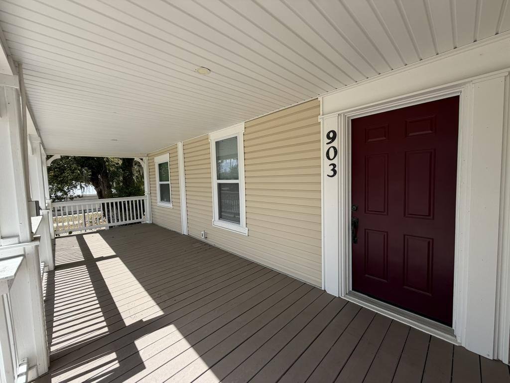 Apartment for rent at 903 E New York Ave, Deland, FL 32724