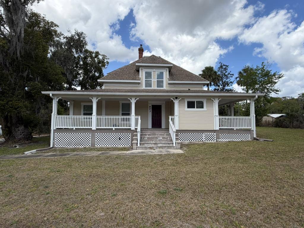 Apartment for rent at 903 E New York Ave, Deland, FL 32724