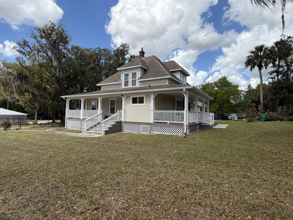 Apartment for rent at 903 E New York Ave, Deland, FL 32724