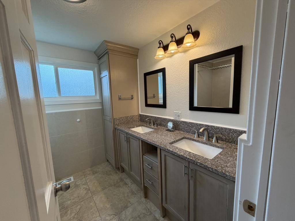 Apartment for rent at 903 E New York Ave, Deland, FL 32724