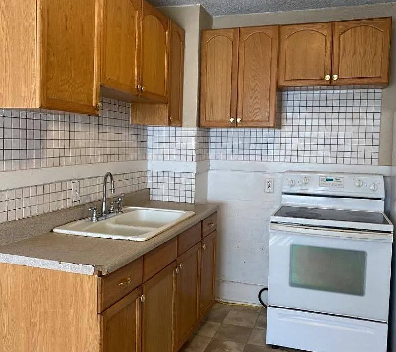 Townhouse for rent at 1118 18th St, Greeley, CO 80631