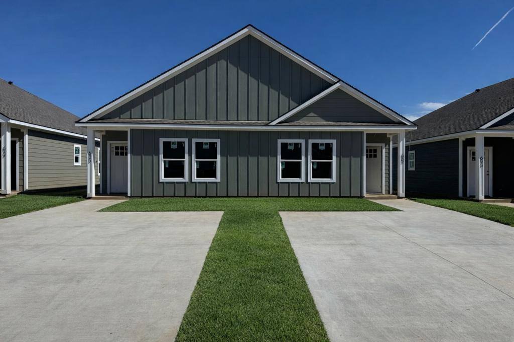 Townhouse for rent at 751 Worth Ave, Durant, OK 74701