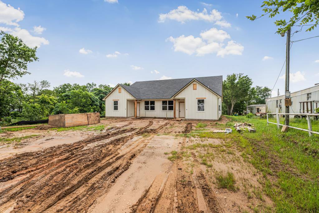 House for rent at 142 E Martin Luther King Dr, Caldwell, TX 77836