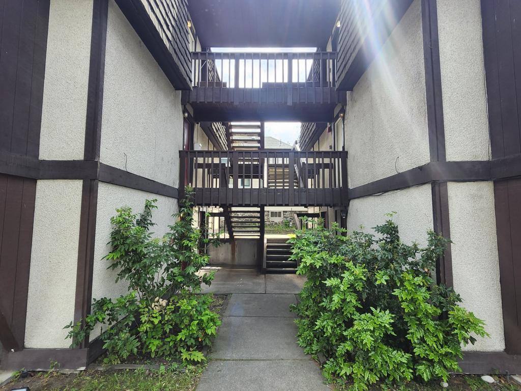 Apartment for rent at 702 S Oak St, Spokane, WA 99204