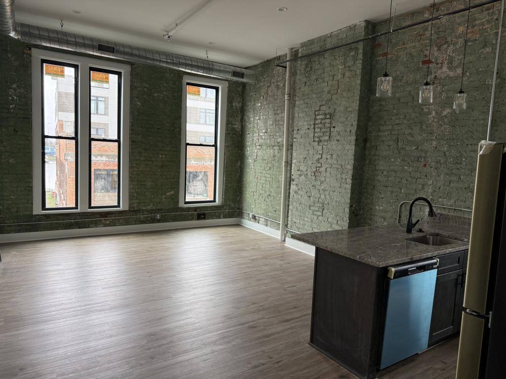 Apartment for rent at 1108 N Water St, Bay City, MI 48708