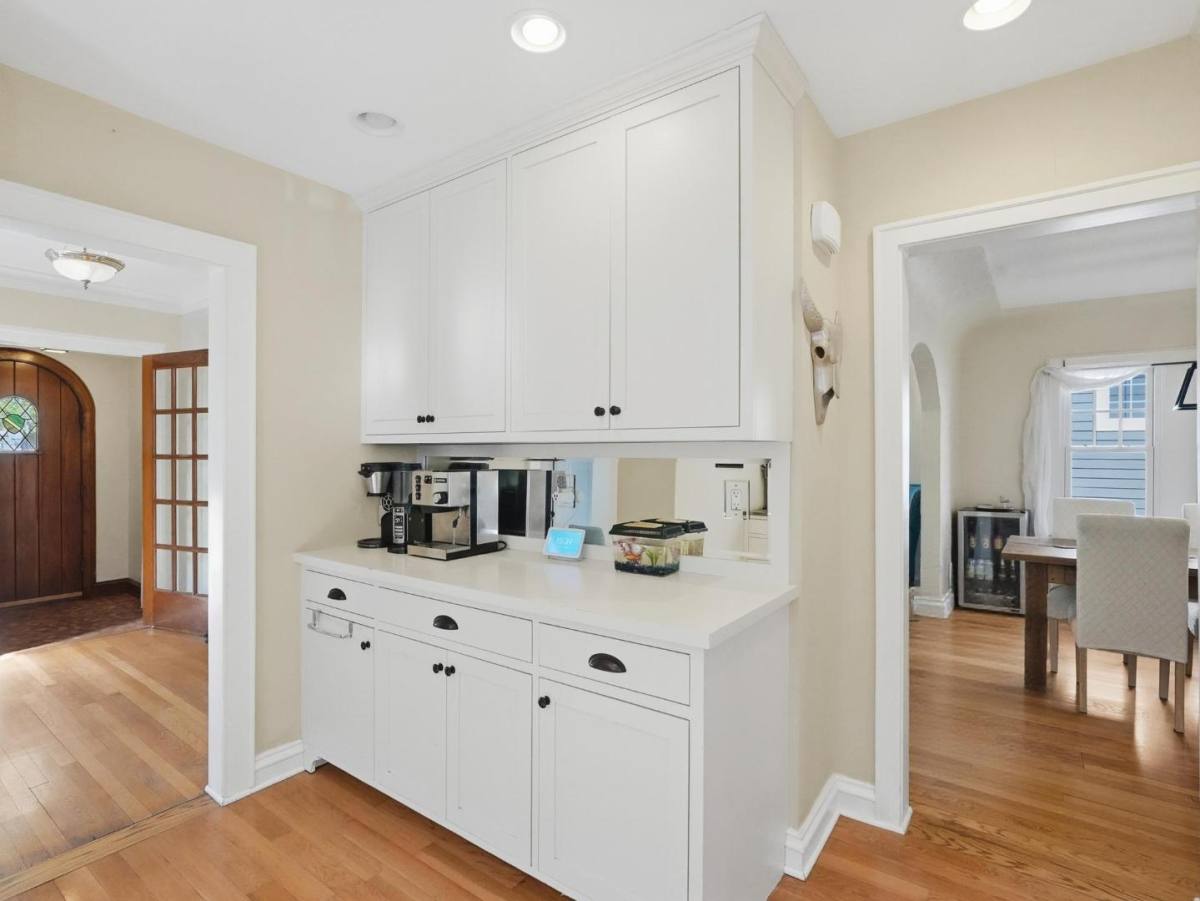 House for rent at 817 E Sylvan Ave Wisco, Milwaukee, WI 53217