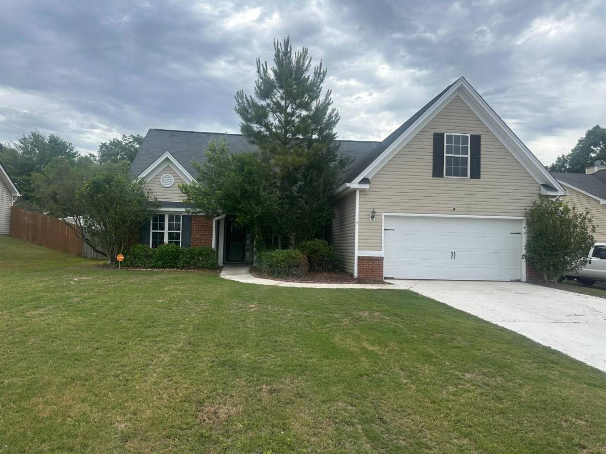 House for rent at 9 Oakwood Dr, Phenix City, AL 36870