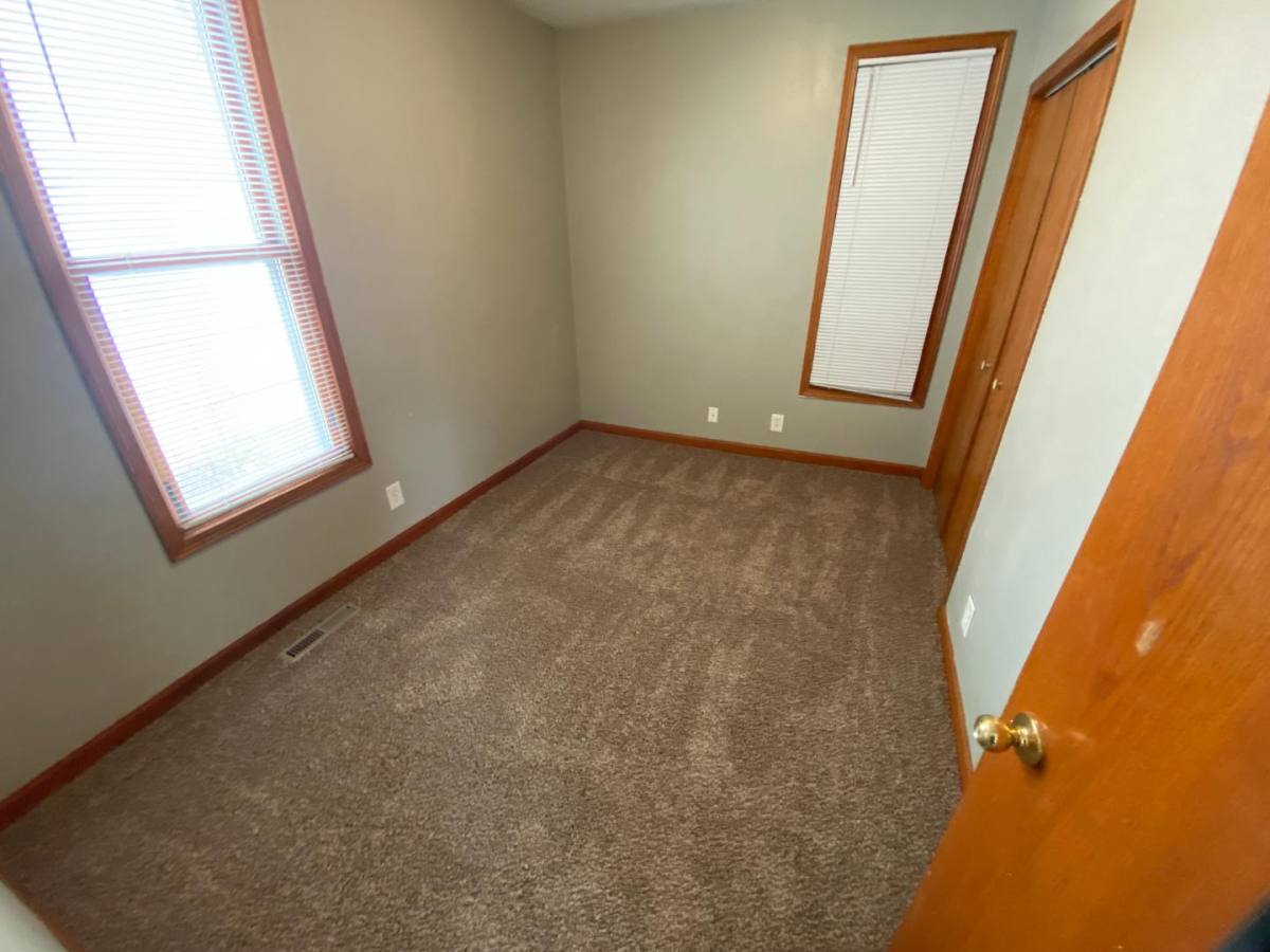 House for rent at 906 W 10th St, Sioux Falls, SD 57104