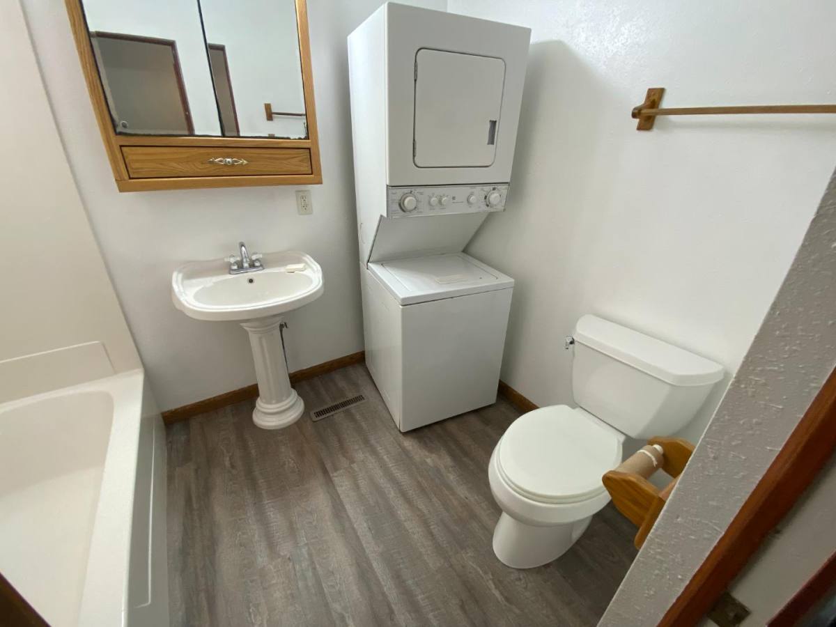 House for rent at 906 W 10th St, Sioux Falls, SD 57104