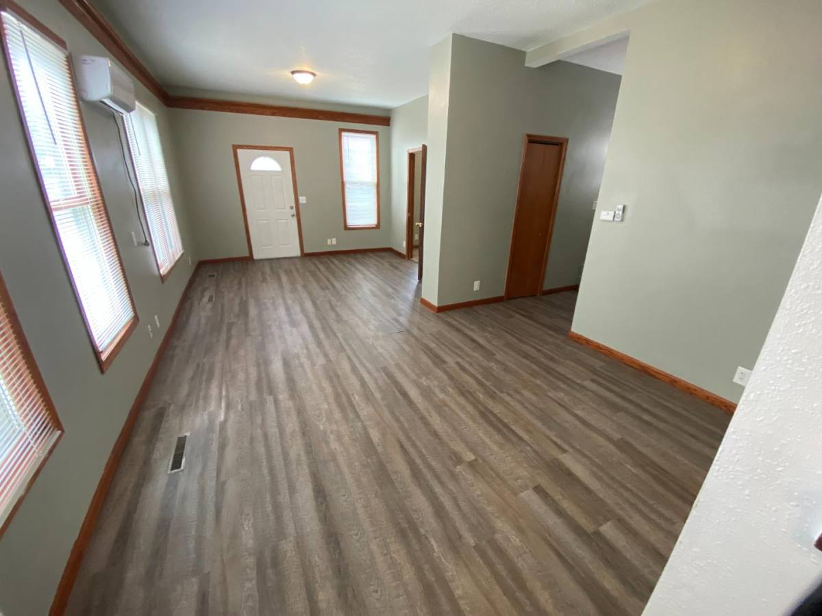 House for rent at 906 W 10th St, Sioux Falls, SD 57104