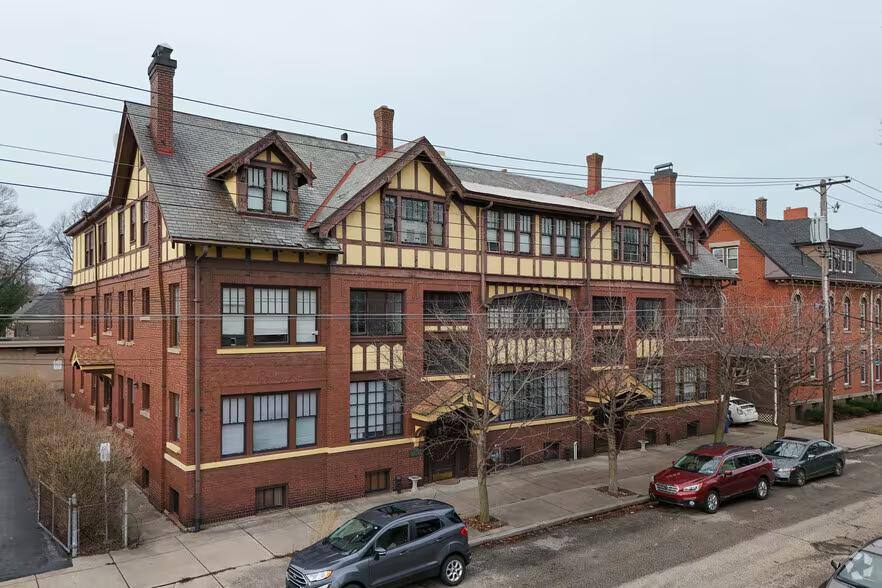Apartment for rent at 608 Chestnut St #9, Erie, PA 16502