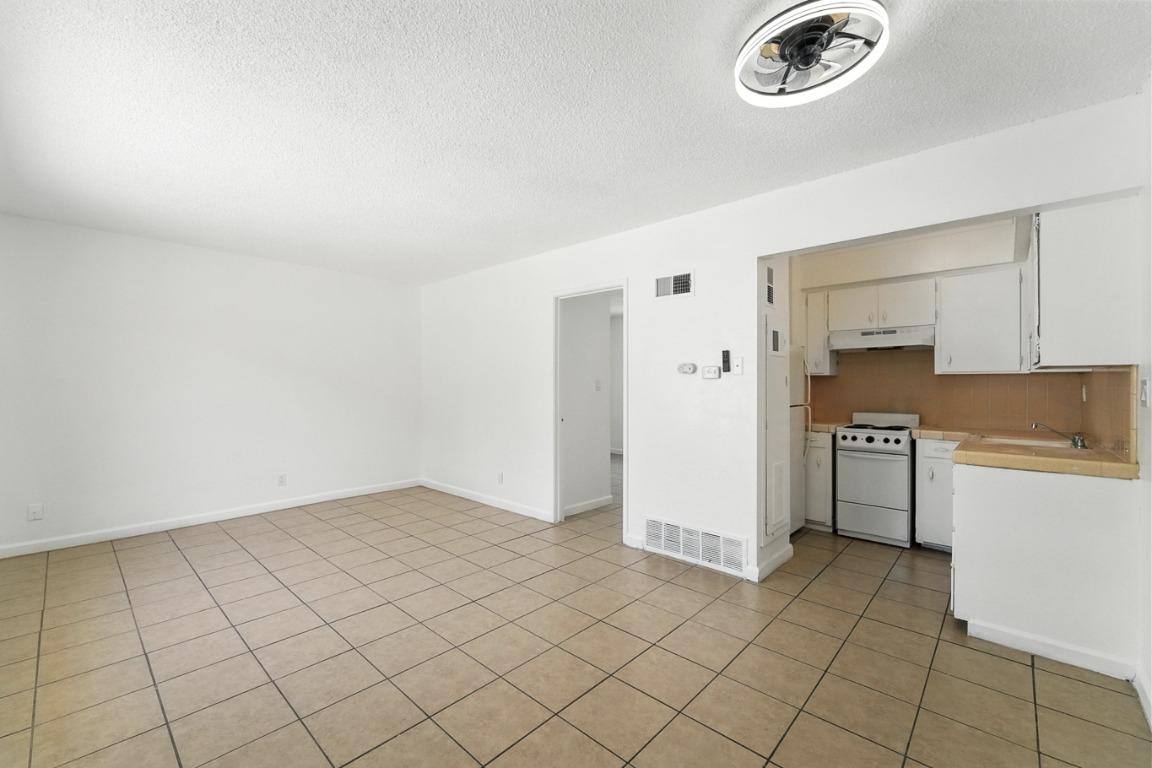 Apartment for rent at 132 W 18th St #7, Merced, CA 95340