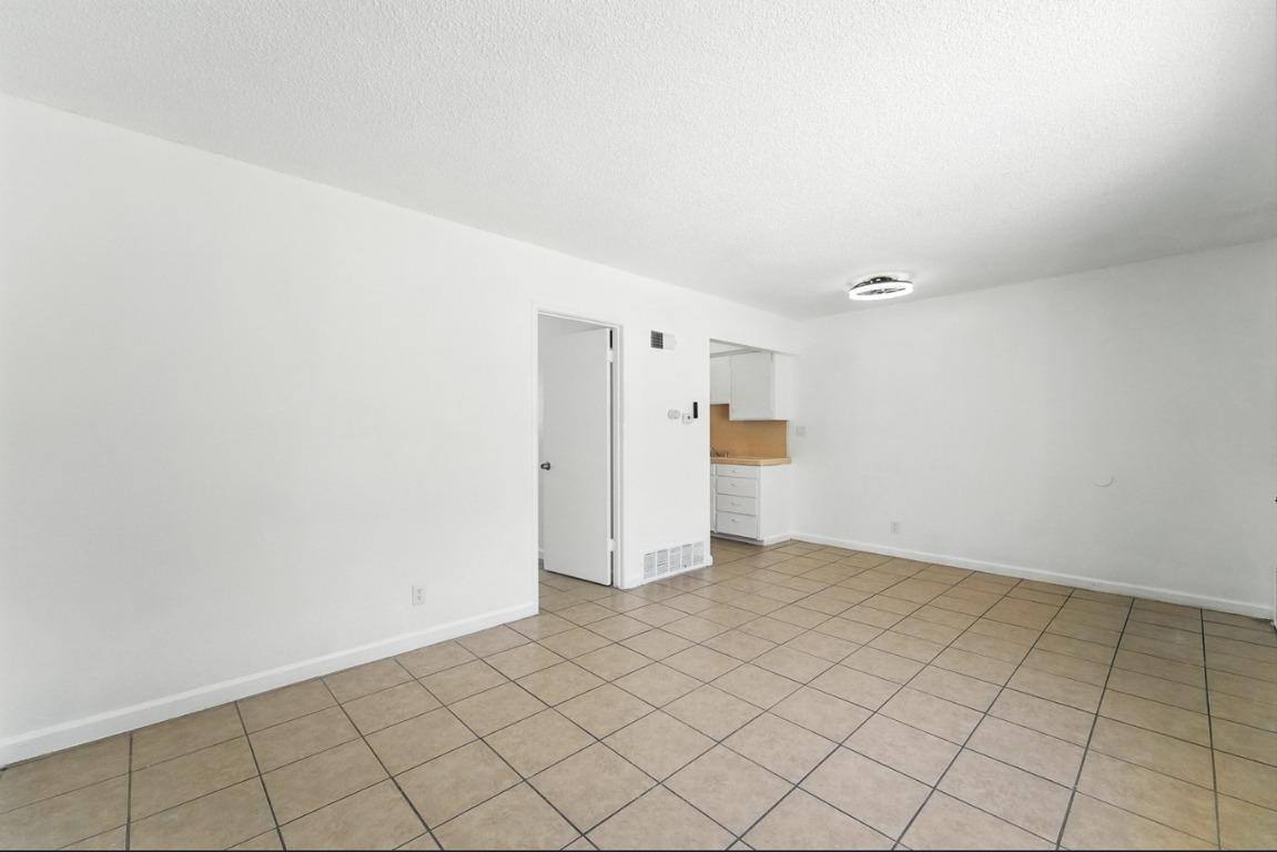 Apartment for rent at 132 W 18th St #7, Merced, CA 95340