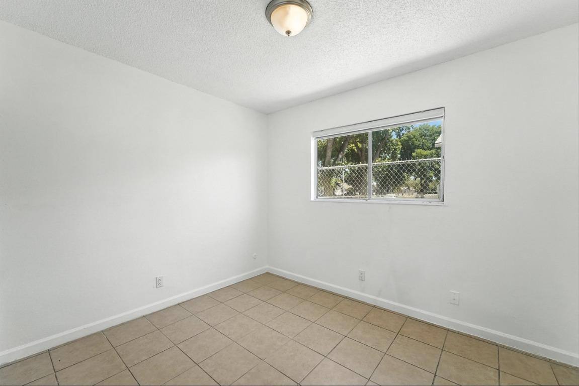 Apartment for rent at 132 W 18th St #7, Merced, CA 95340