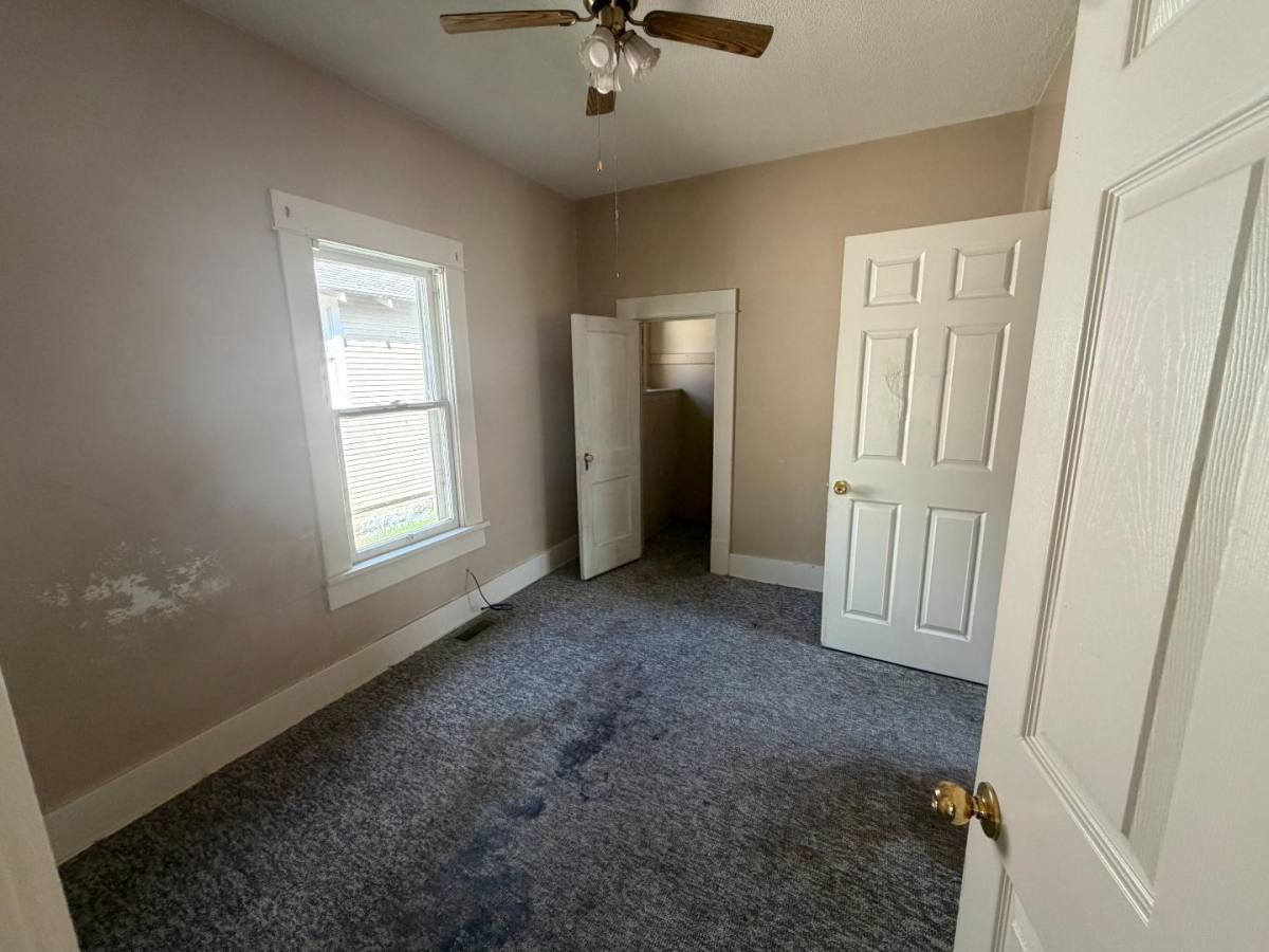 House for rent at 928 E 3rd Ave, Hutchinson, KS 67501