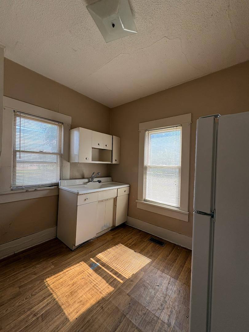 House for rent at 928 E 3rd Ave, Hutchinson, KS 67501