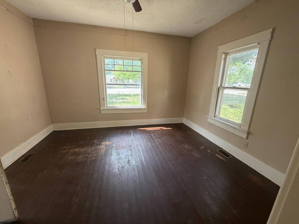 House for rent at 928 E 3rd Ave, Hutchinson, KS 67501