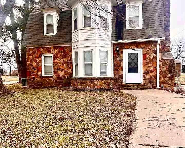 House for rent at 521 S Cleveland Ave, Cushing, OK 74023