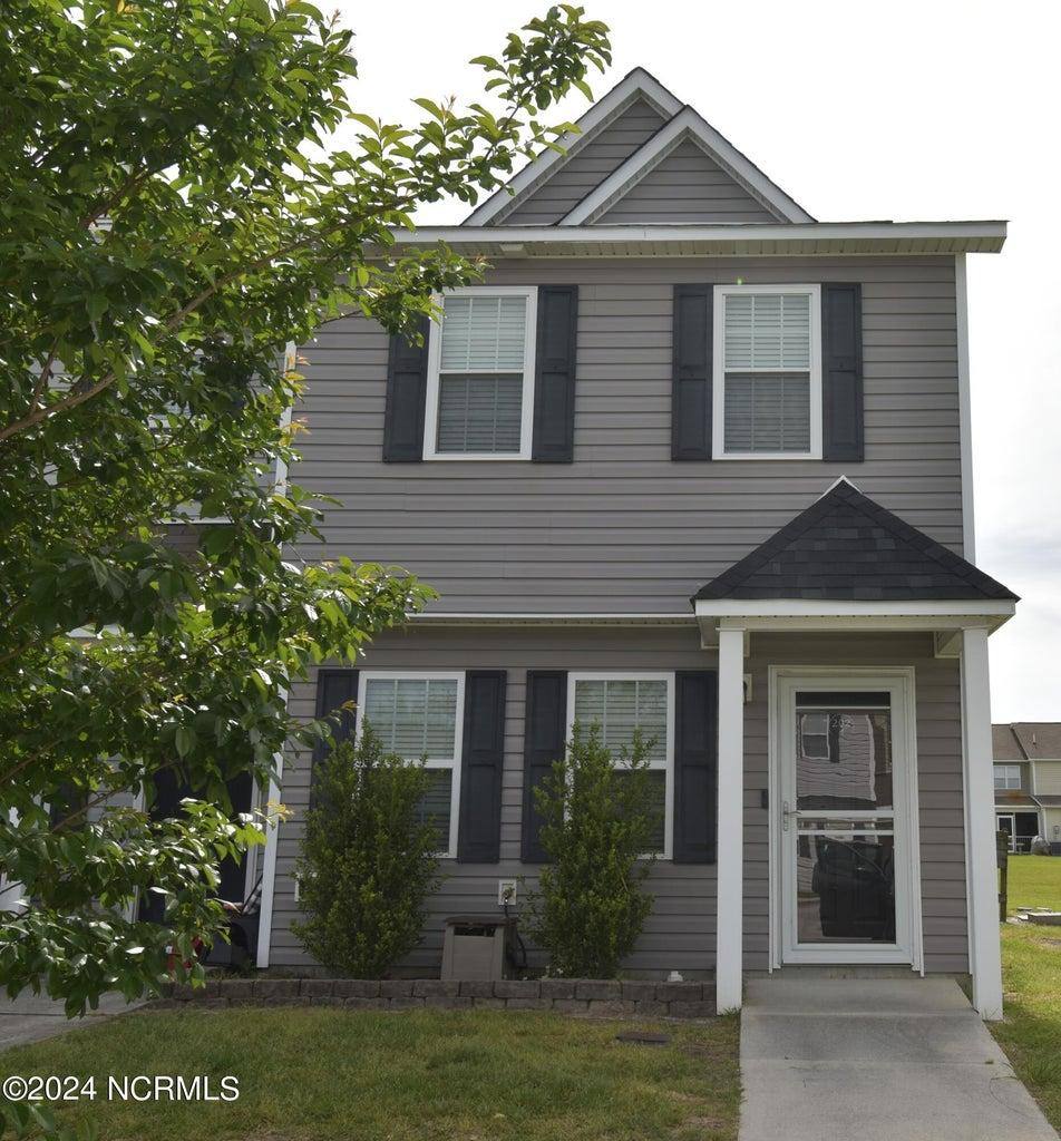 Townhouse for rent at 202 Lanieve Court #202, Hubert, NC 28539
