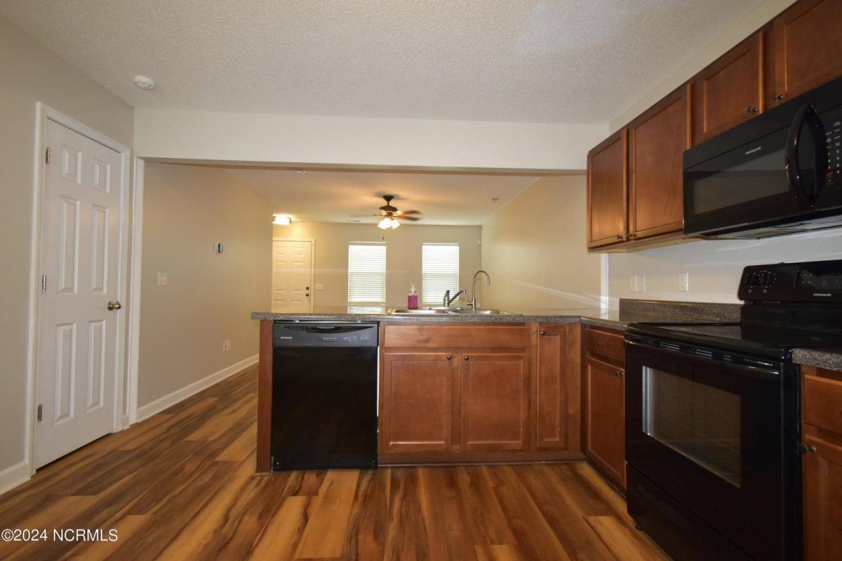 Townhouse for rent at 202 Lanieve Court #202, Hubert, NC 28539