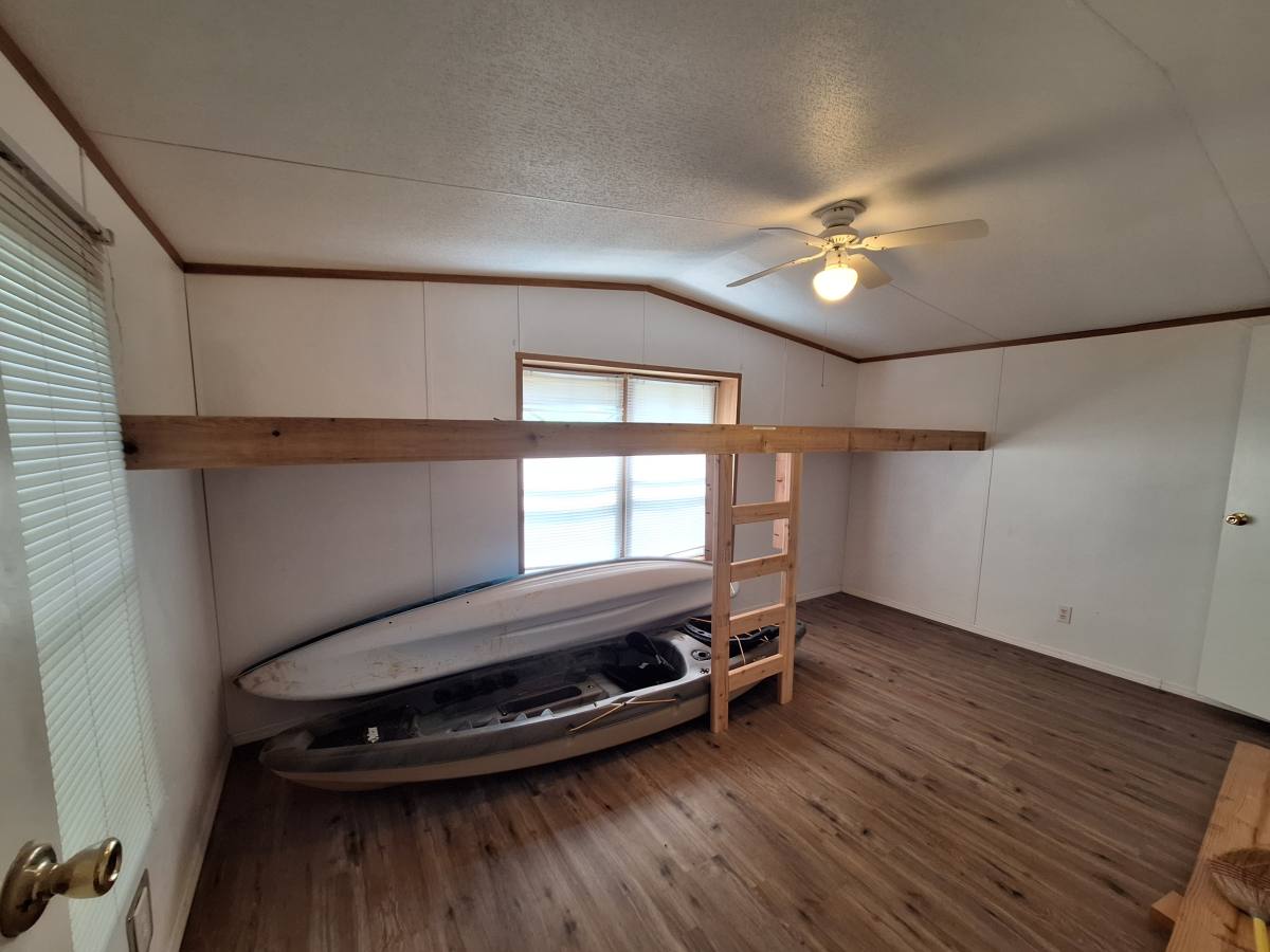 House for rent at 18500 Pine Dr, Eustace, TX 75124