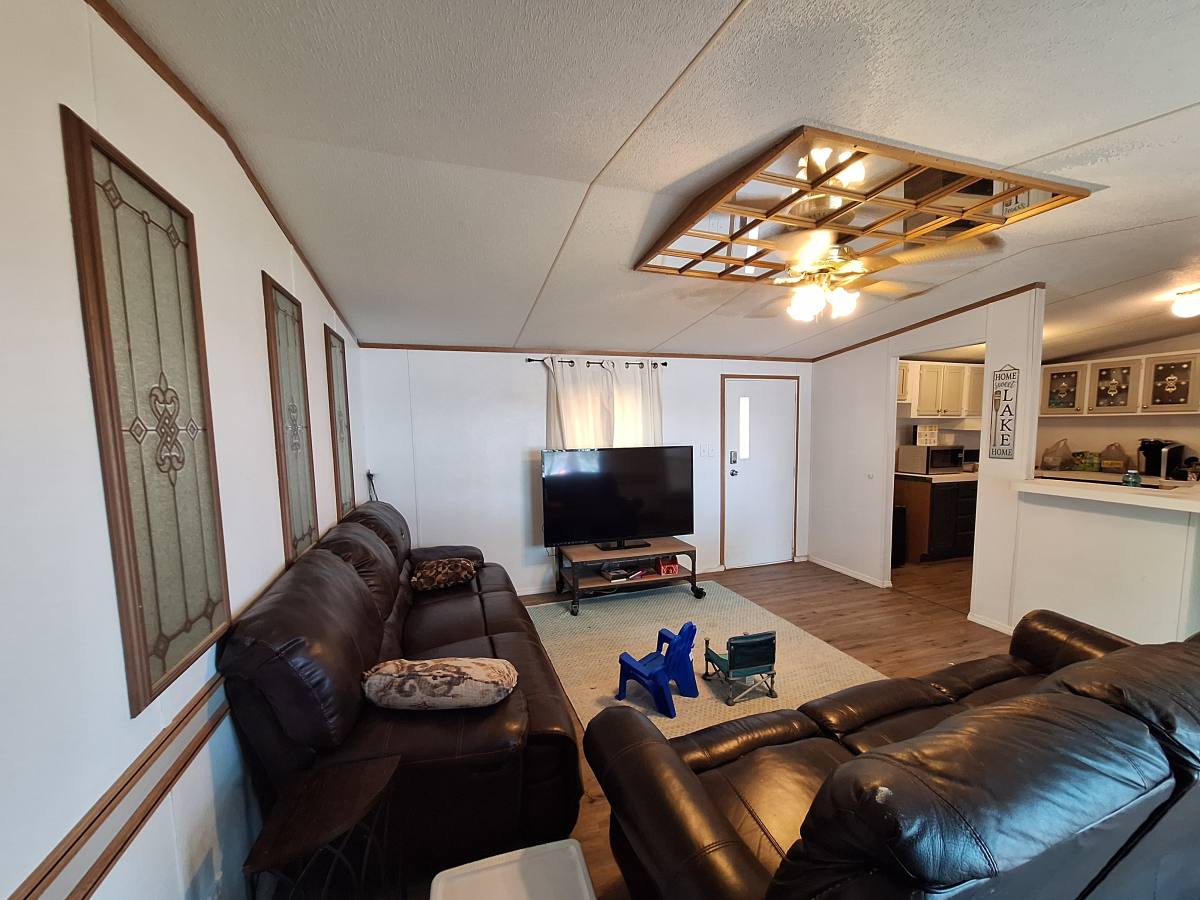 House for rent at 18500 Pine Dr, Eustace, TX 75124