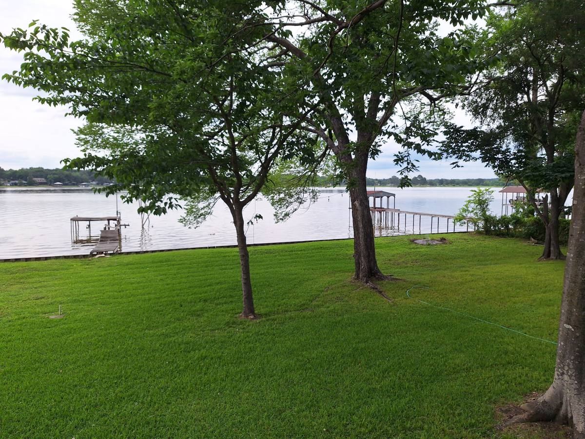 House for rent at 18500 Pine Dr, Eustace, TX 75124