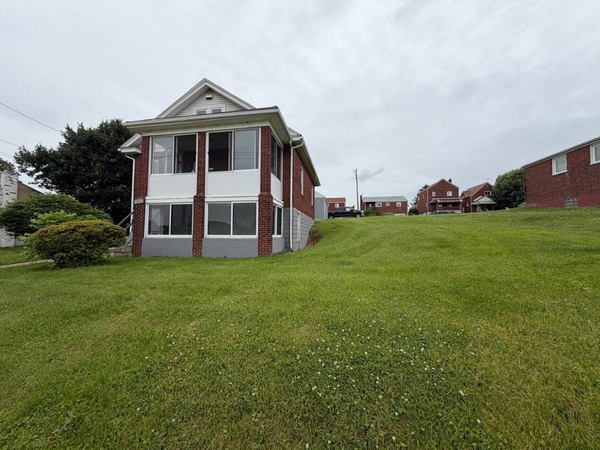 House for rent at 871 Horton St, Clairton, PA 15025