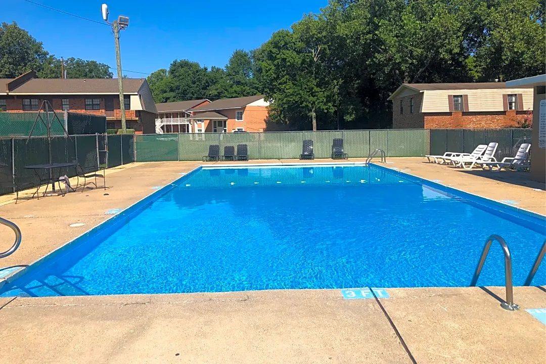Apartment for rent at Cedar Cove, 500 Louisville St, Starkville, MS 39759