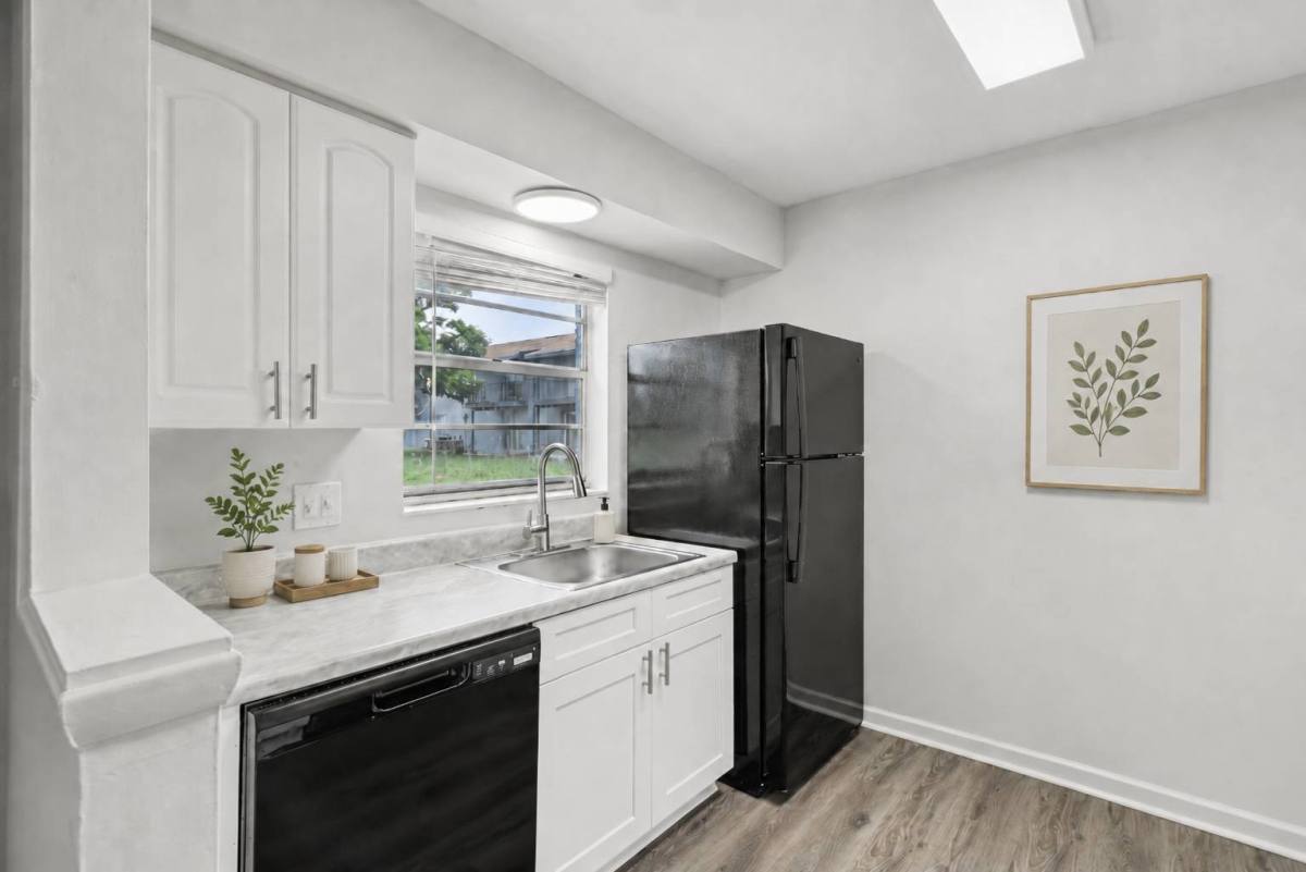 Apartment for rent at Roselea Manor, 2714 Ridgewood Ave, Sanford, FL 32773