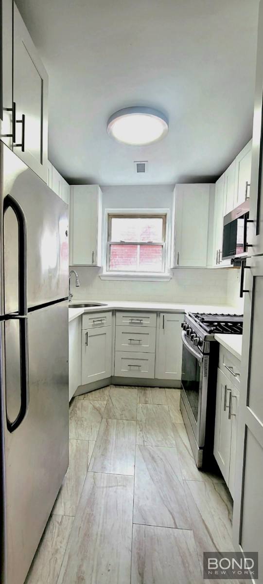 Townhouse for rent at 624 Underhill Ave #2, Bronx, NY 10473