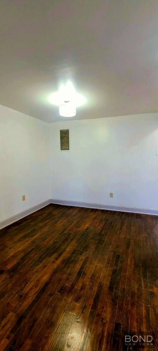 Townhouse for rent at 624 Underhill Ave #2, Bronx, NY 10473