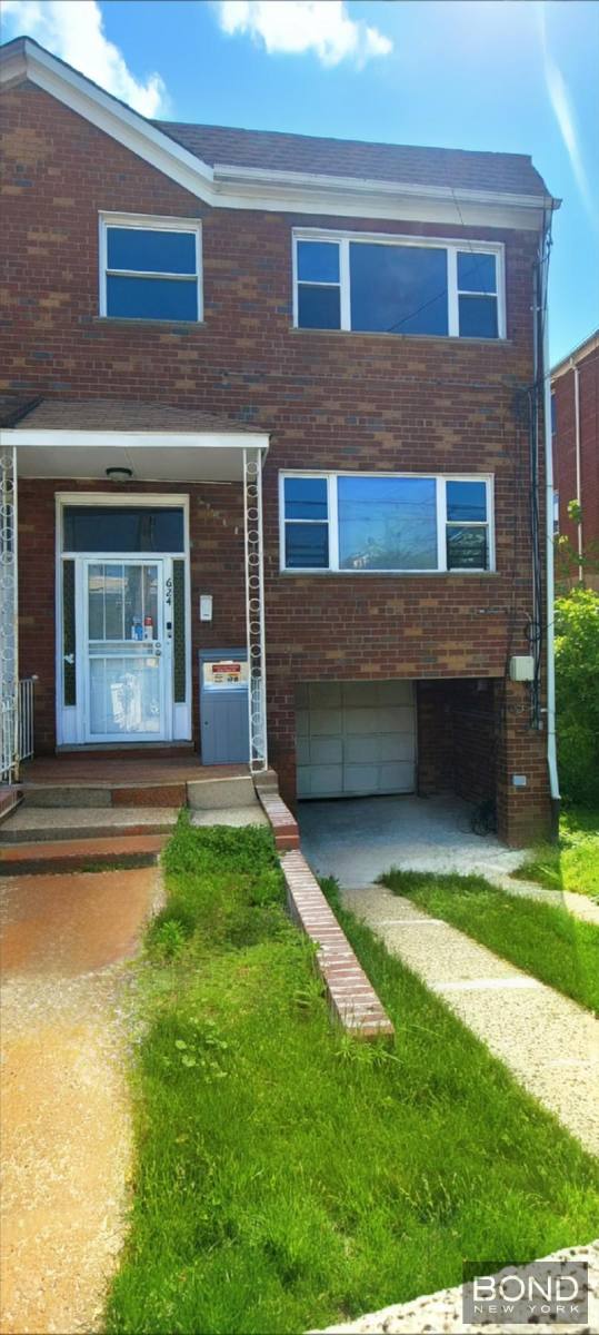 Townhouse for rent at 624 Underhill Ave #2, Bronx, NY 10473