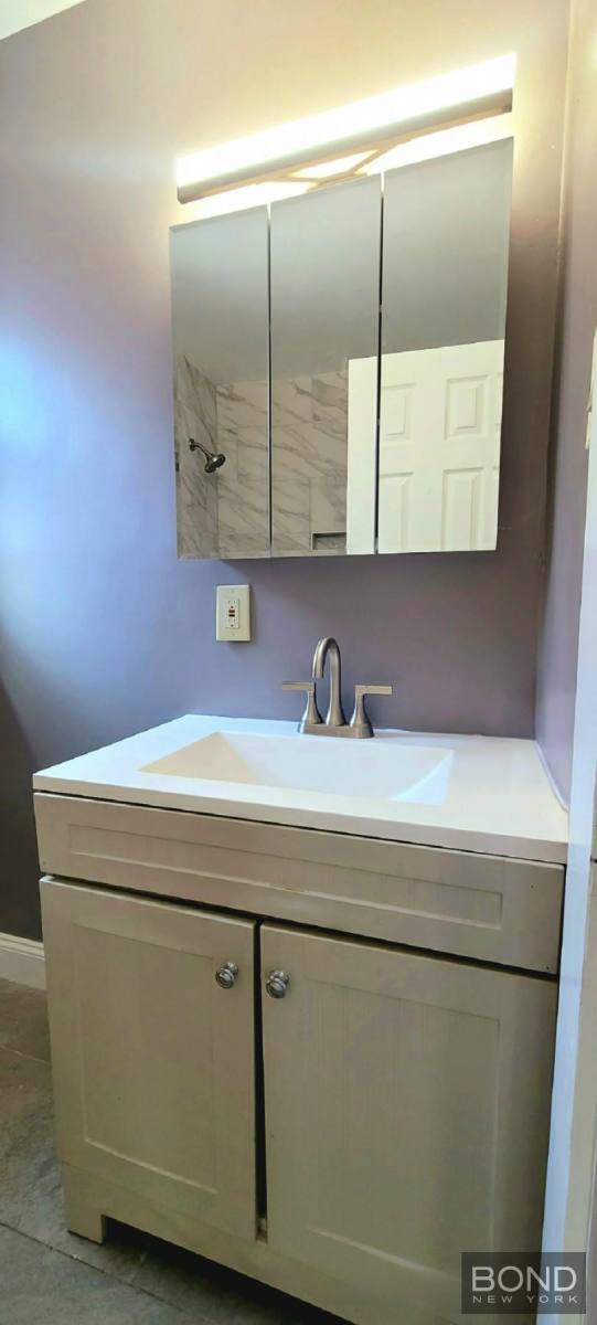 Townhouse for rent at 624 Underhill Ave #2, Bronx, NY 10473