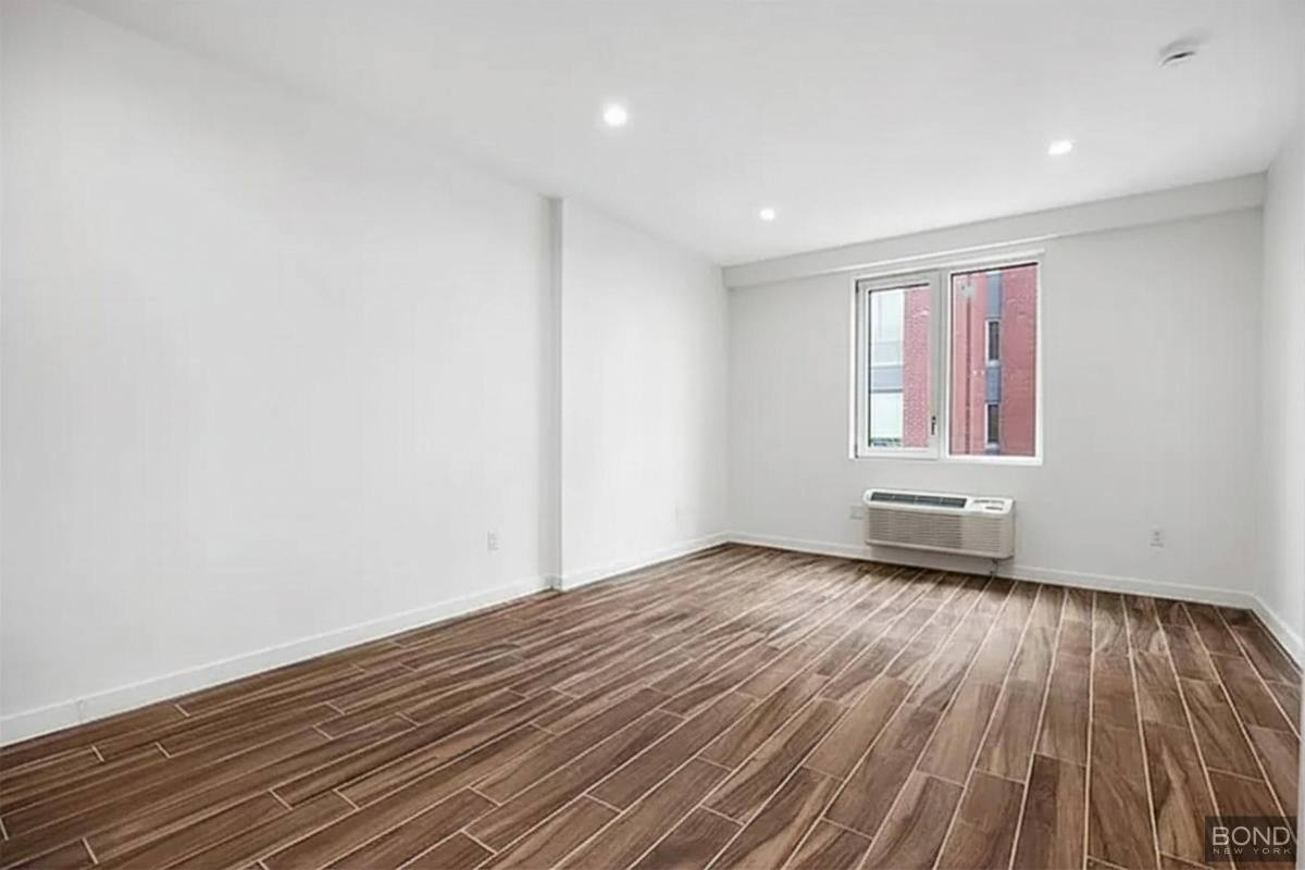 Apartment for rent at 906 E New York Ave #6E, Brooklyn, NY 11203