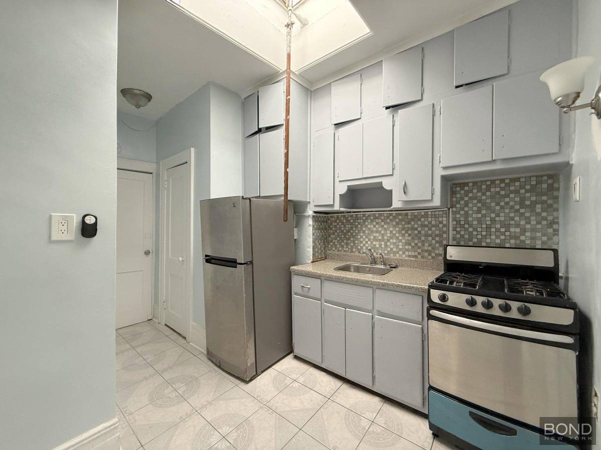 Apartment for rent at 514 Jamaica Ave #2R, Brooklyn, NY 11208