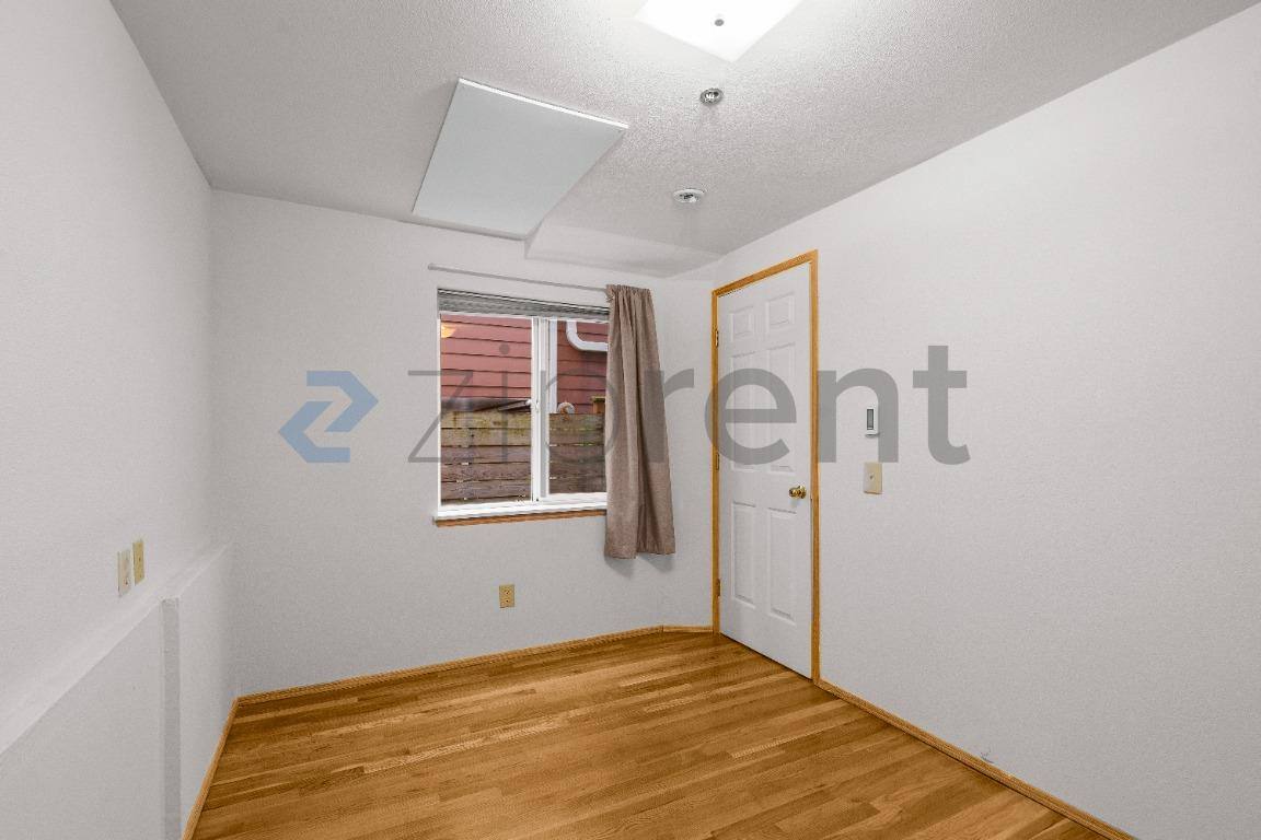 Townhouse for rent at 1533 18th Ave S #3, Seattle, WA 98144