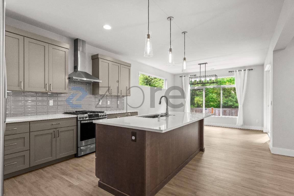 House for rent at 22205 17th Ave W, Lynnwood, WA 98036