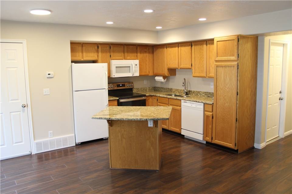 Townhouse for rent at 6921 S Florentine Way, West Jordan, UT 84084