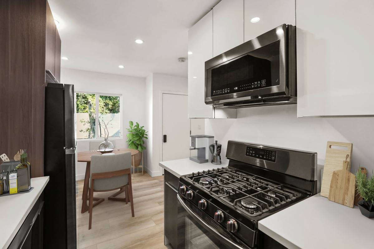 Apartment for rent at 2561 W Ave #30, Los Angeles, CA 90065