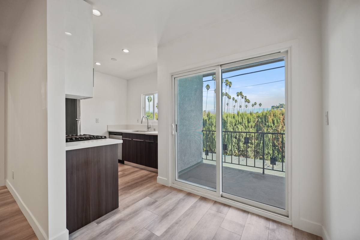 Apartment for rent at 2561 W Ave #30, Los Angeles, CA 90065