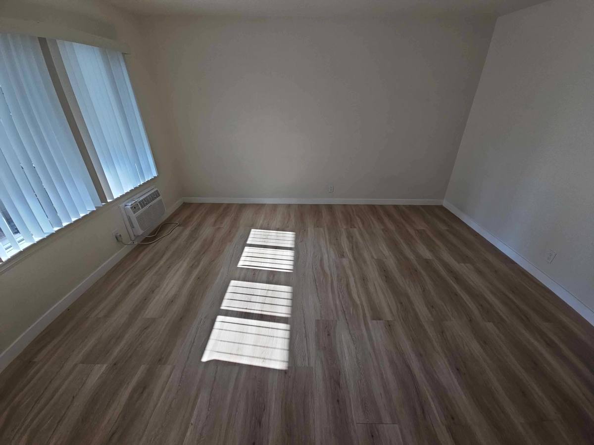 Apartment for rent at 15560 Vanowen St #5, Van Nuys, CA 91406