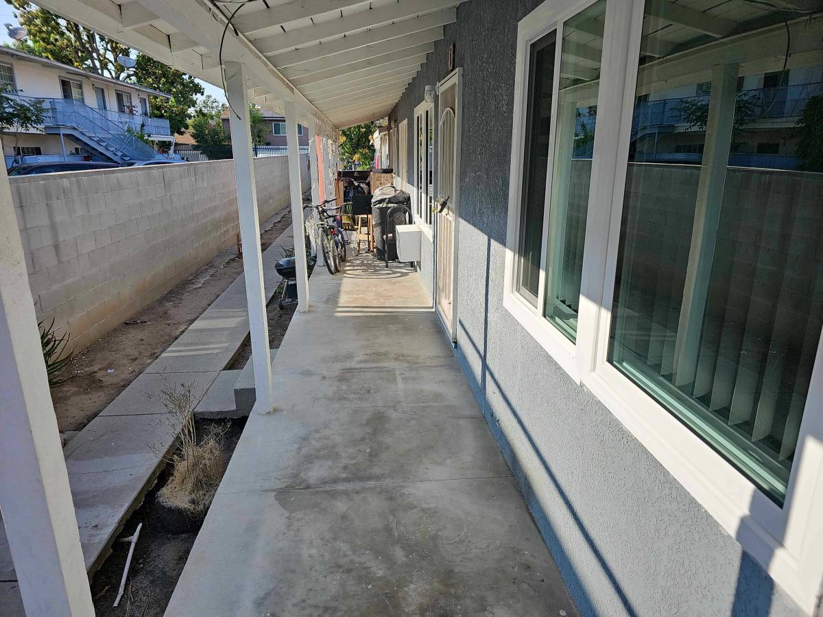 Apartment for rent at 15560 Vanowen St #5, Van Nuys, CA 91406