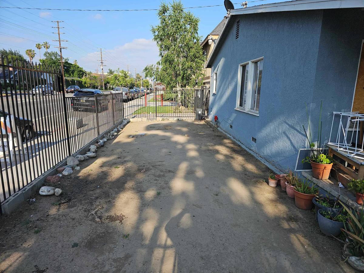 Apartment for rent at 15560 Vanowen St #5, Van Nuys, CA 91406